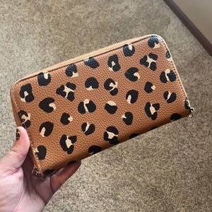 Leopard All About the Benjamin’s wallet